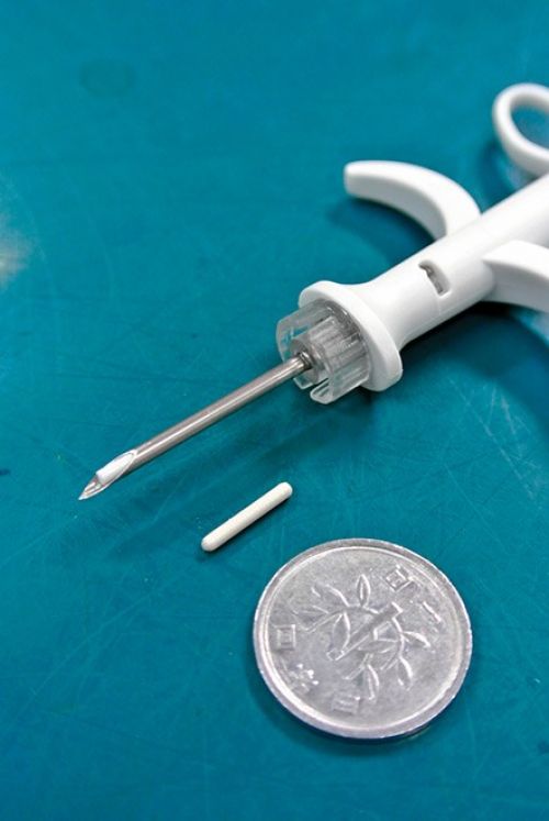 dụng cụ gắn chip và con chip